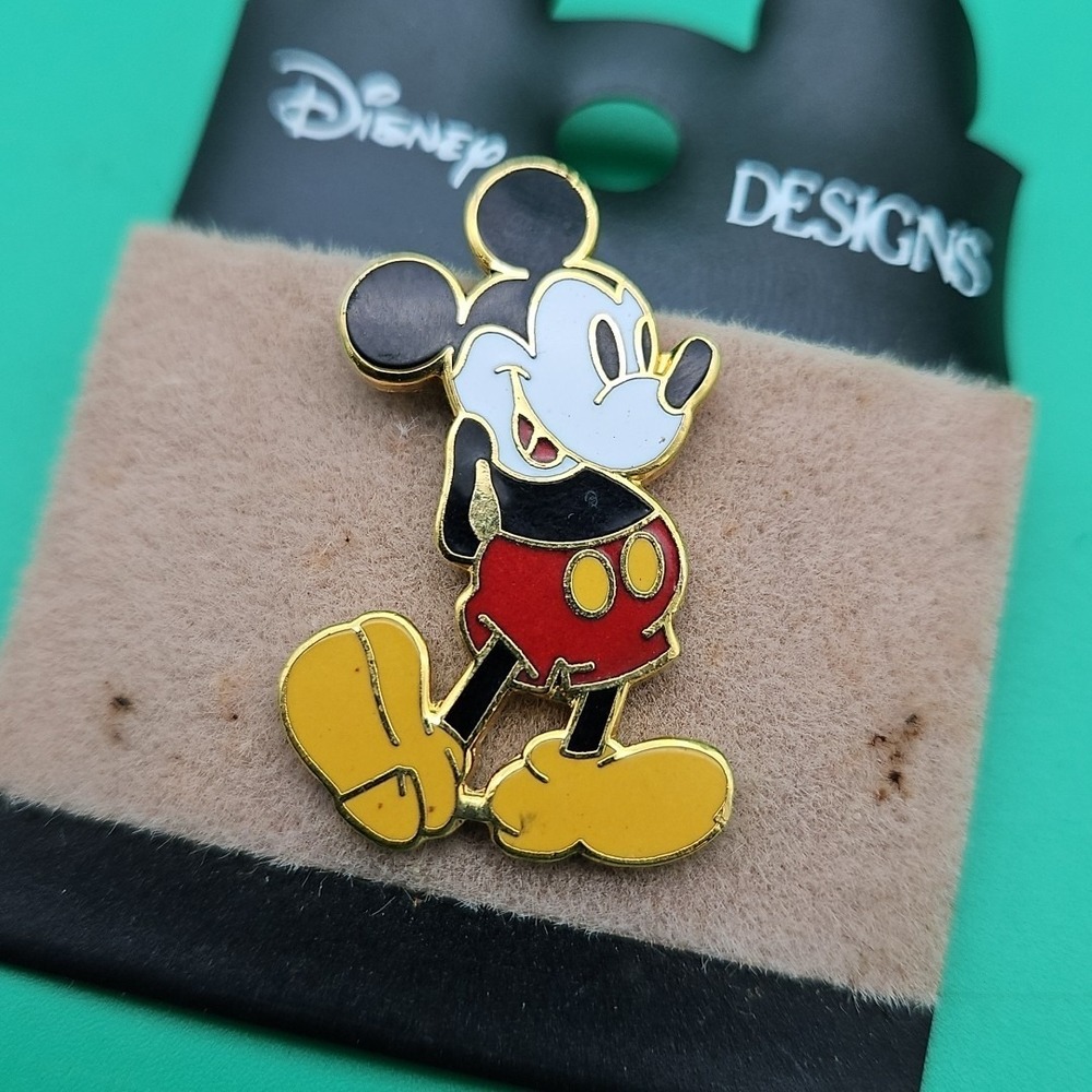 Disney Designs Mickey Mouse Pin Old School Retro Style Brand New - Picture 2 of 4